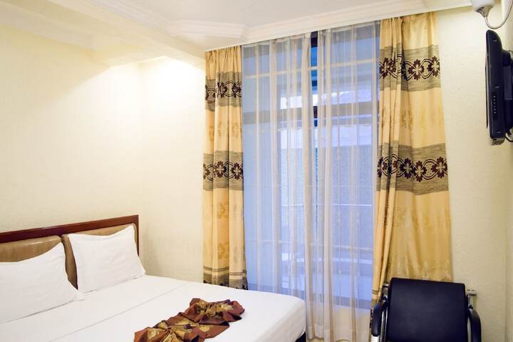 Room 6 of 38