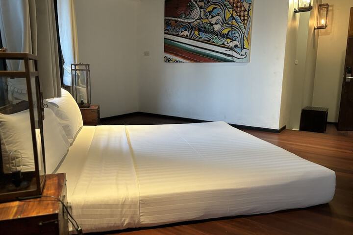 Room 13 of 38