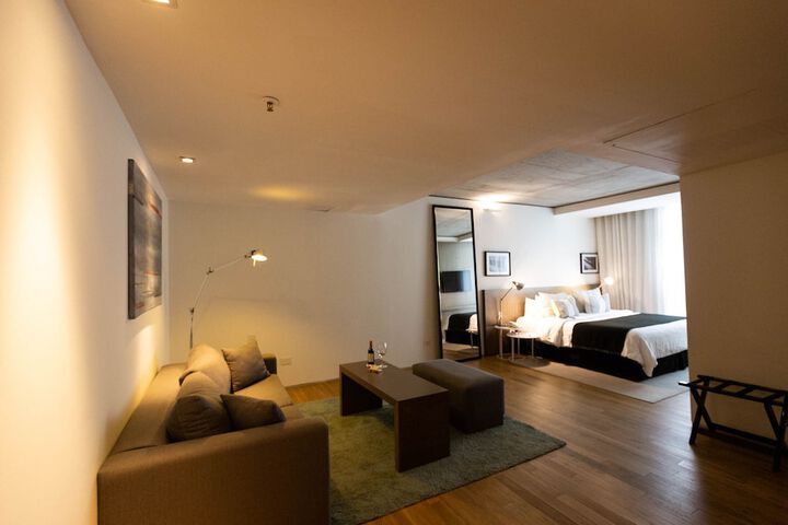 Room 28 of 136