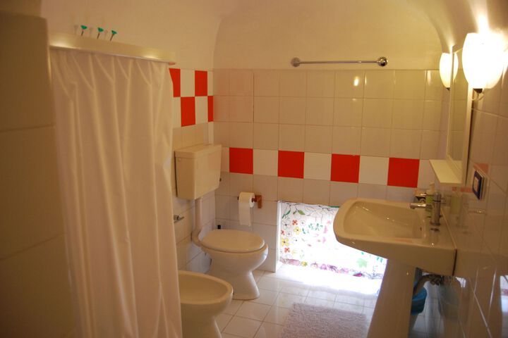 Room 2 of 27