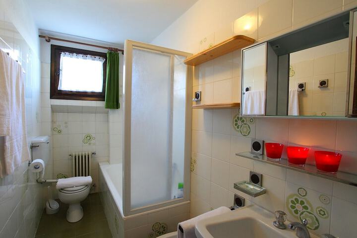 Room 7 of 16