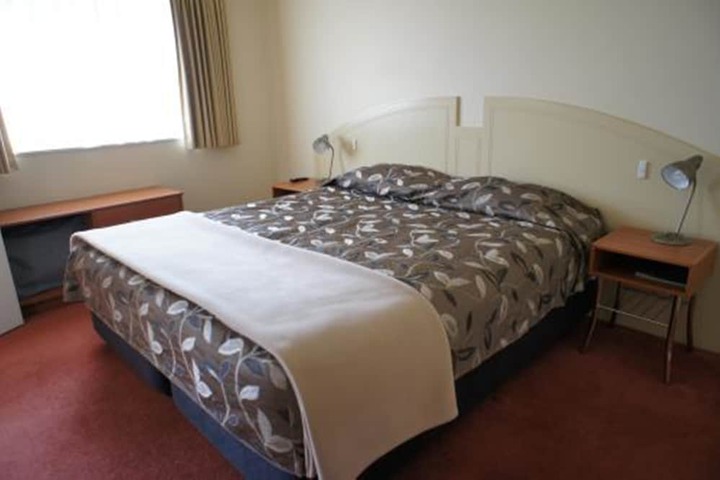 Room 5 of 93