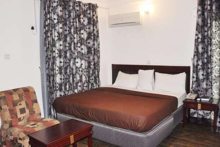 Room 9 of 15