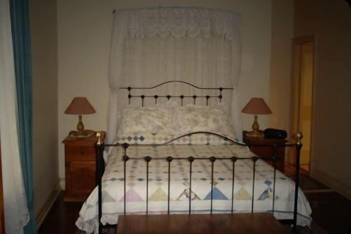Room 2 of 34