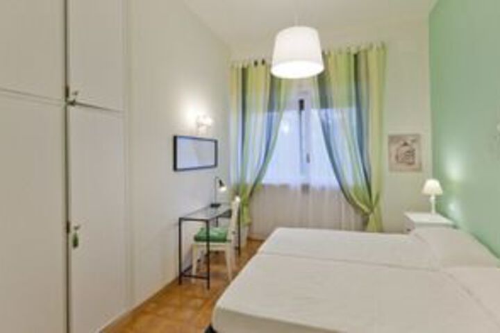 Room 10 of 16