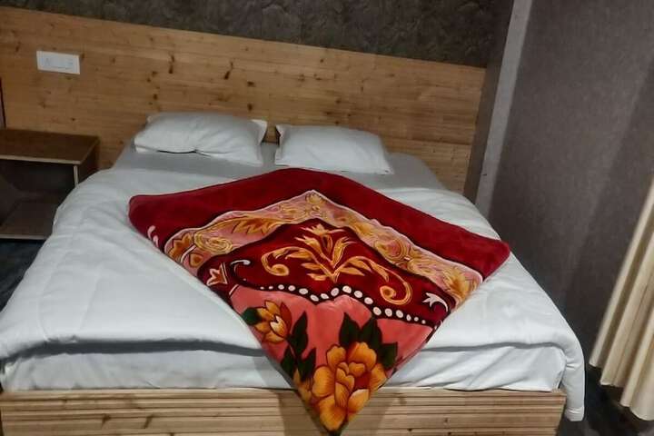 Room 2 of 16