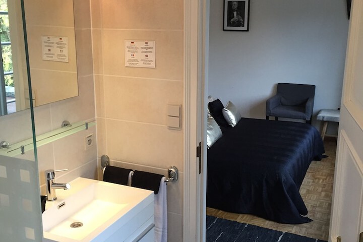 Room 9 of 43