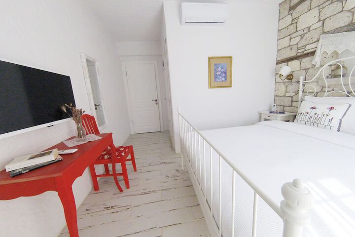 Room 37 of 77