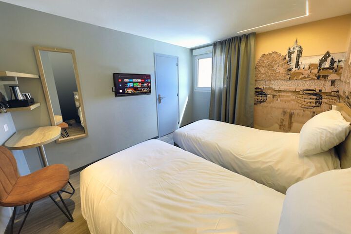 Room 10 of 66