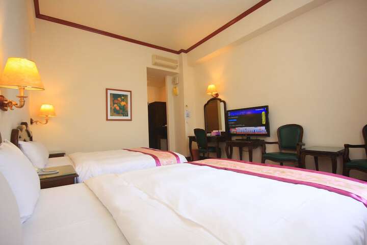 Room 14 of 33