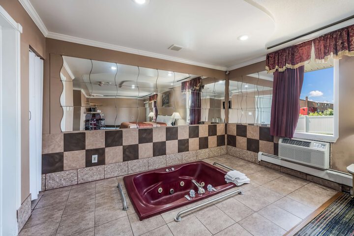 Deluxe Room with King Bed (21 of 26)