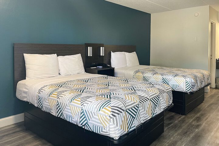 2 Double Beds (12 of 16)