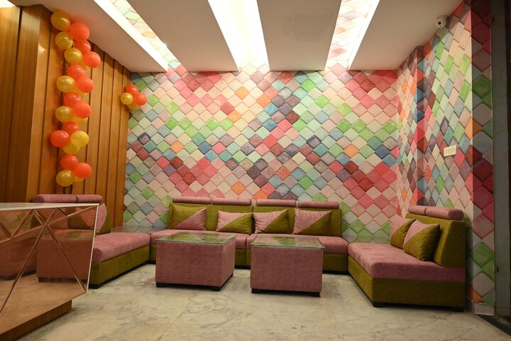 Room 8 of 16
