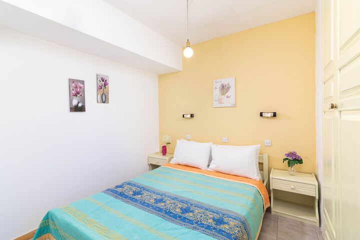 Room 2 of 69