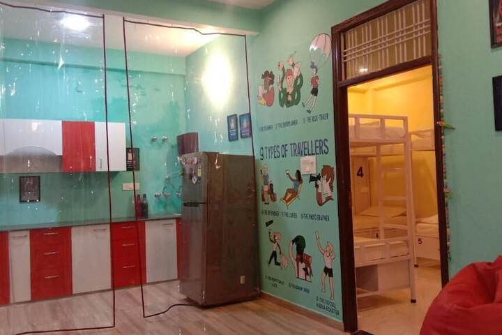 Room 15 of 25