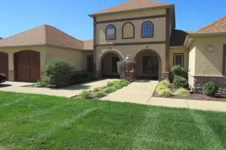 Image of Regal Retreat