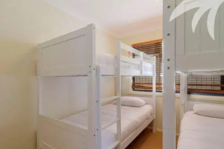 Room 4 of 10