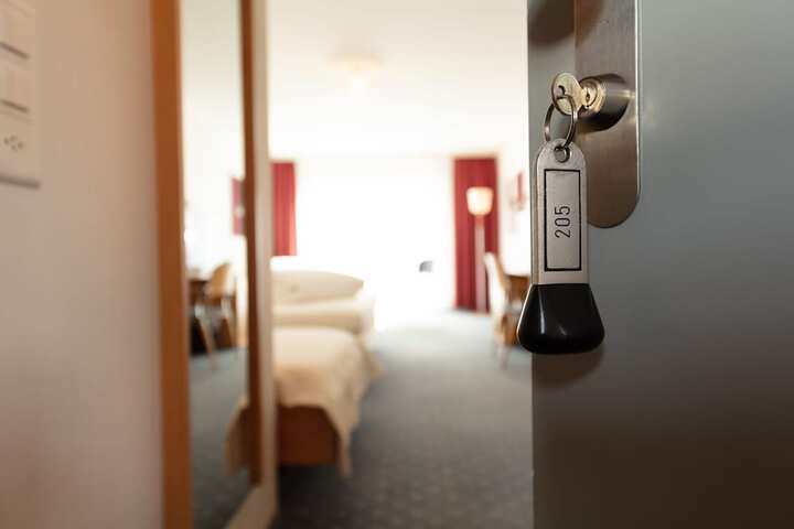 Room 5 of 17