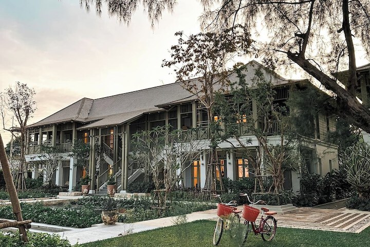 Hotel Exterior 147 of 164