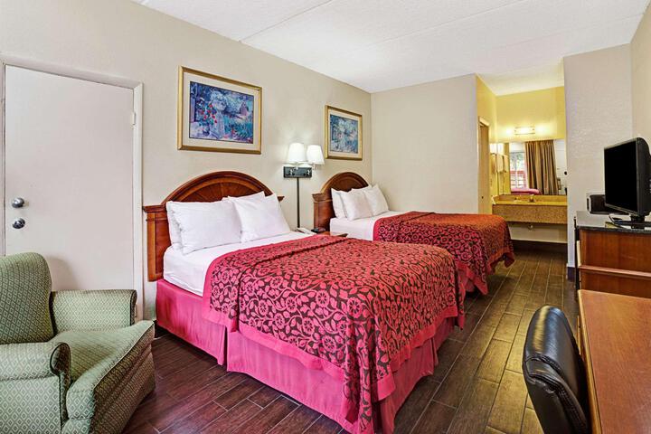 1 King Bed (8 of 8)