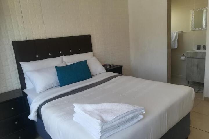 Room 9 of 25