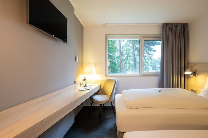 Room 25 of 59