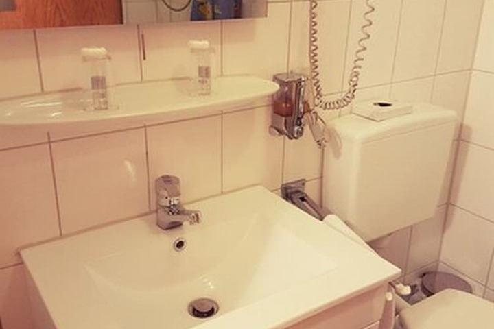 Room 32 of 47