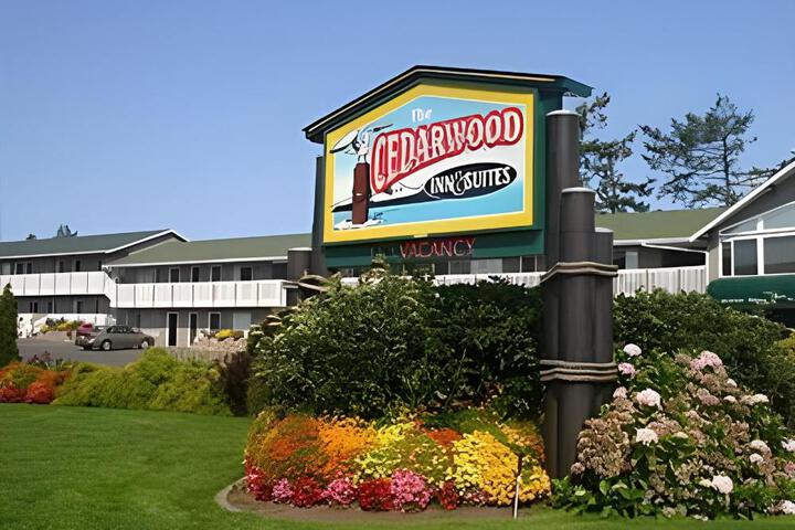 The Cedarwood Inn & Suites in Sidney, BC