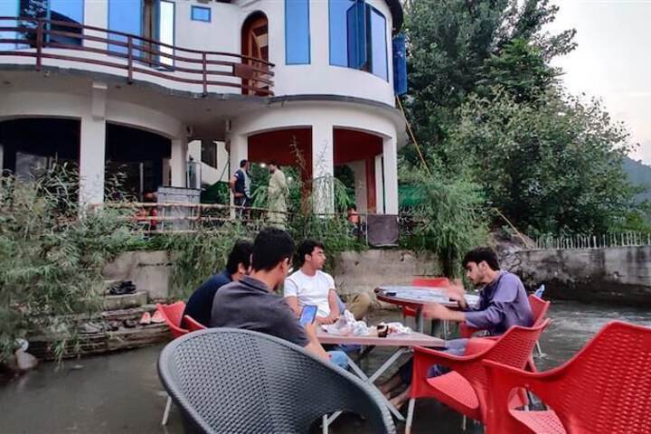 Dining 5 of 7