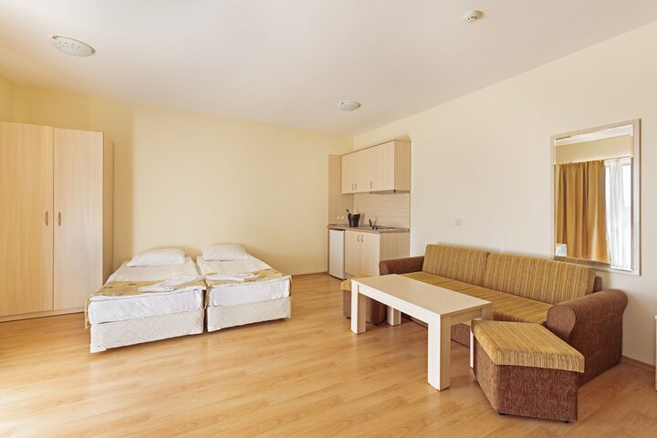 Room 12 of 18