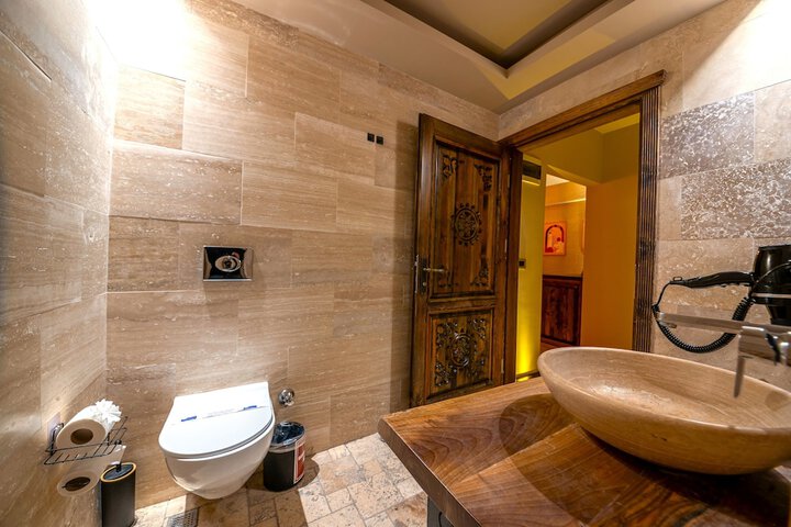 Room 100 of 124