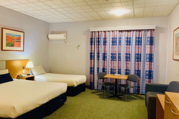 Room 30 of 146