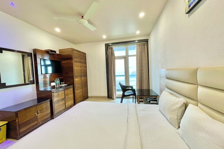 Room 4 of 52