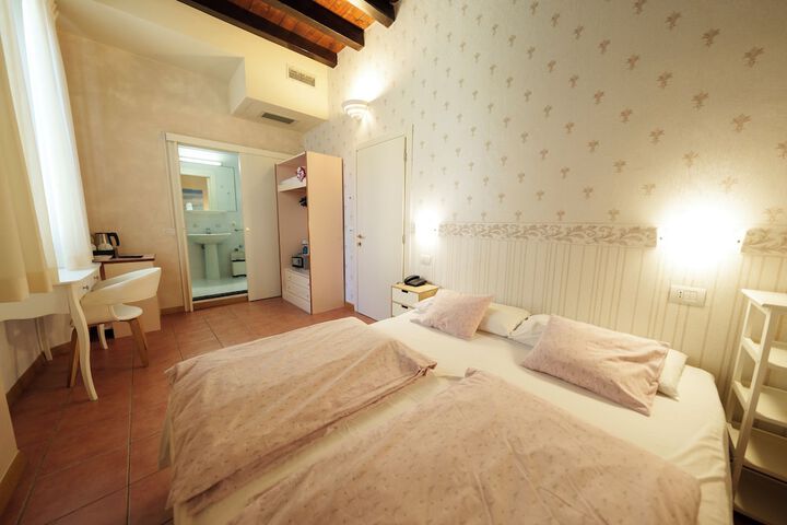 Room 13 of 63