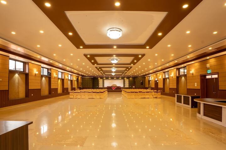Ballroom/Hall 44 of 58