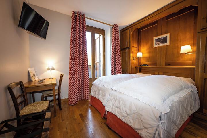 Room 3 of 40