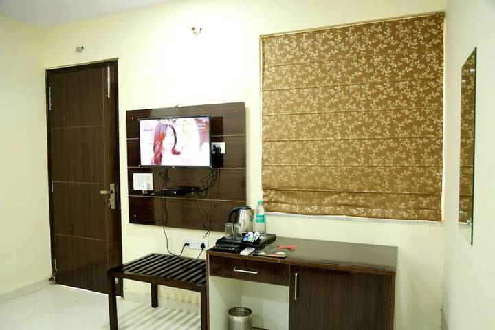 Room 8 of 34
