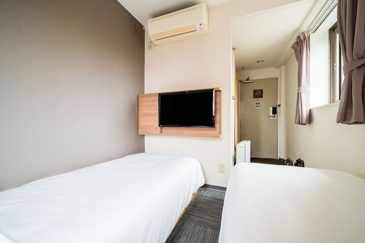 Room 6 of 27