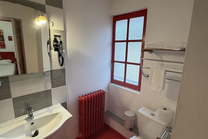 Room 25 of 42