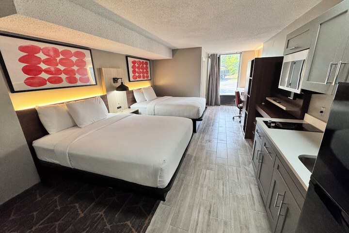 2 Queen Beds (4 of 13)