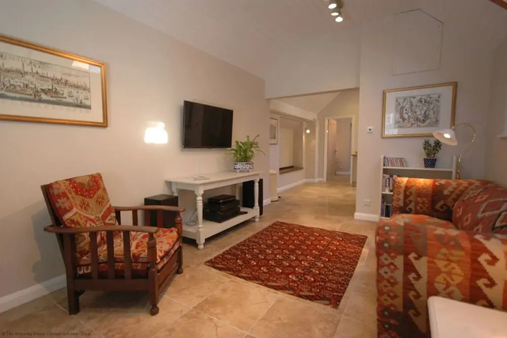 Room 4 of 11