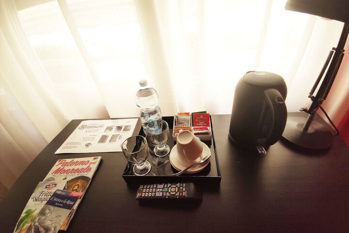 Room 6 of 15