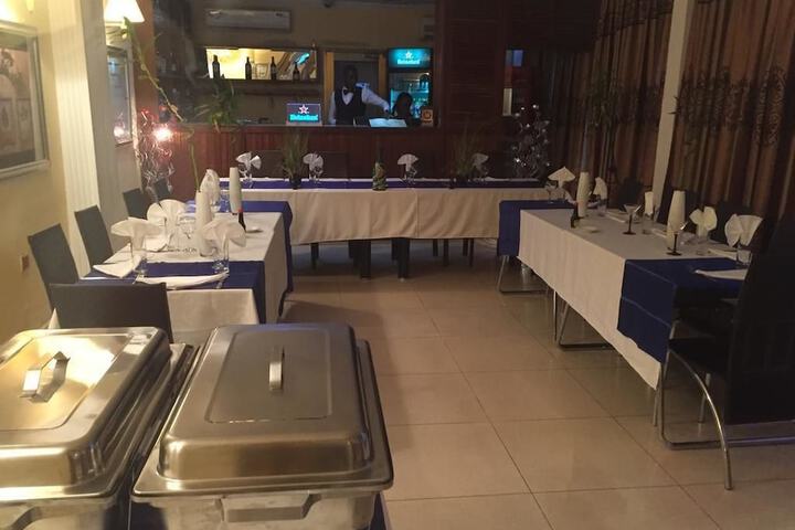 Dining 6 of 11