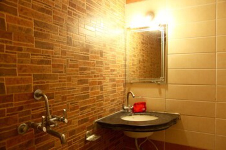 Room 3 of 35