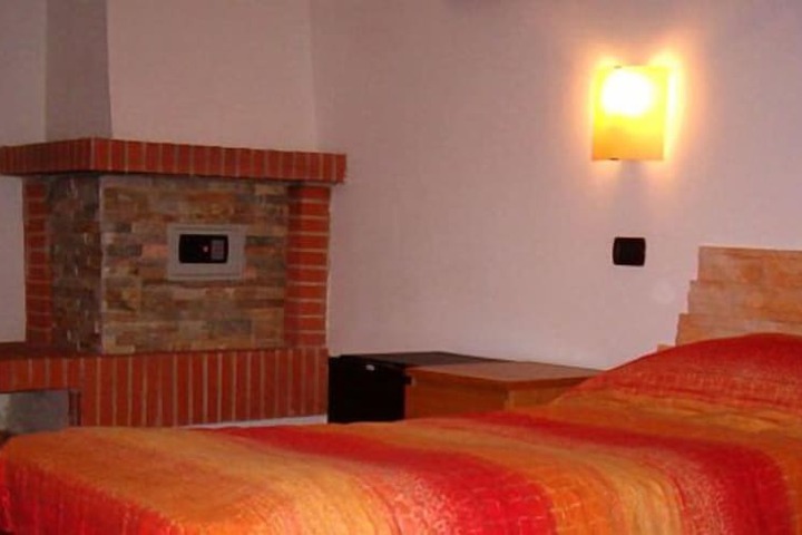 Room 7 of 25