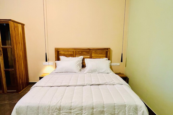 Room 3 of 12