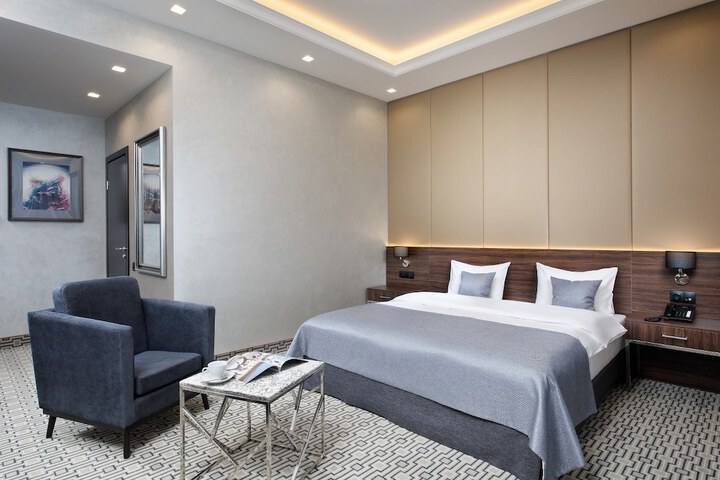 Room 15 of 52