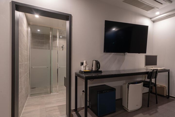 Room 30 of 64