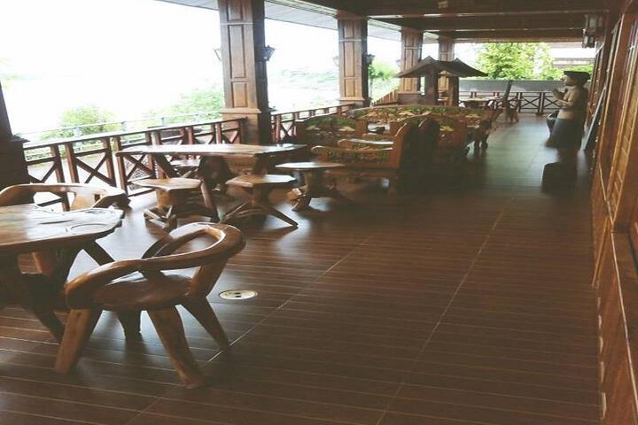 Bann Lamoonaoonkhong Hotel