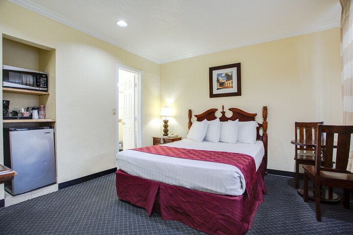 Superior 2 Queen Beds (10 of 25)